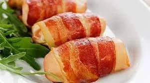 Enrollado de pollo con bacón