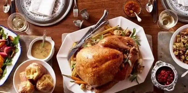 Pollo al vino con acompañamiento