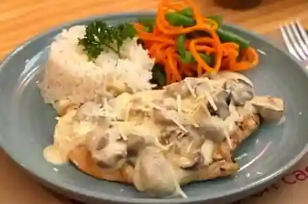Pollo con champiñones