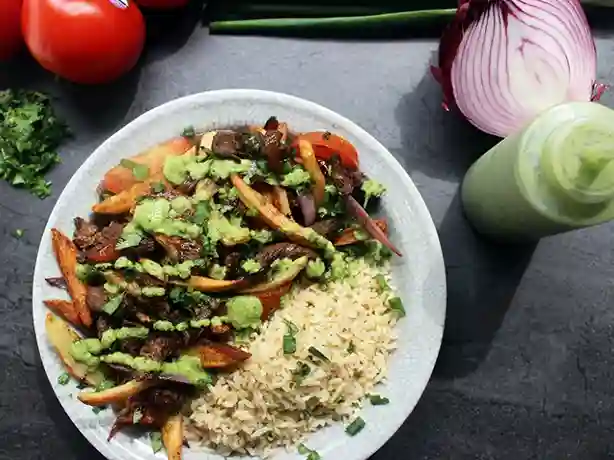 Saltado de Pollo con verduras
