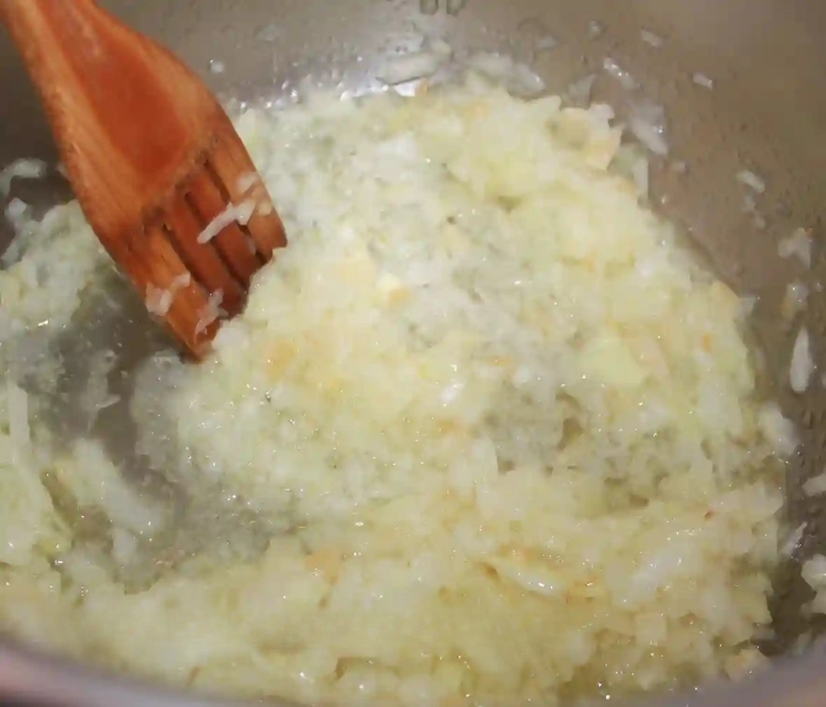 Sofrito cebolla ajo y vino blanco