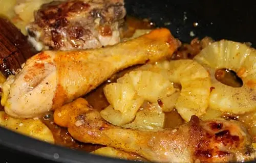 Muslos de pollo a la piña