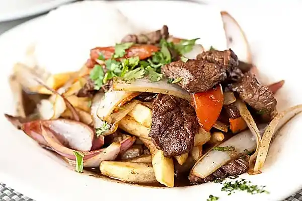 Lomo saltado