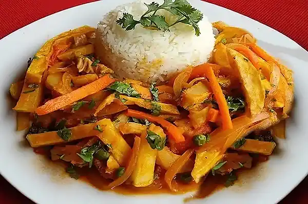 Mondonguito a la italiana con arroz y papas